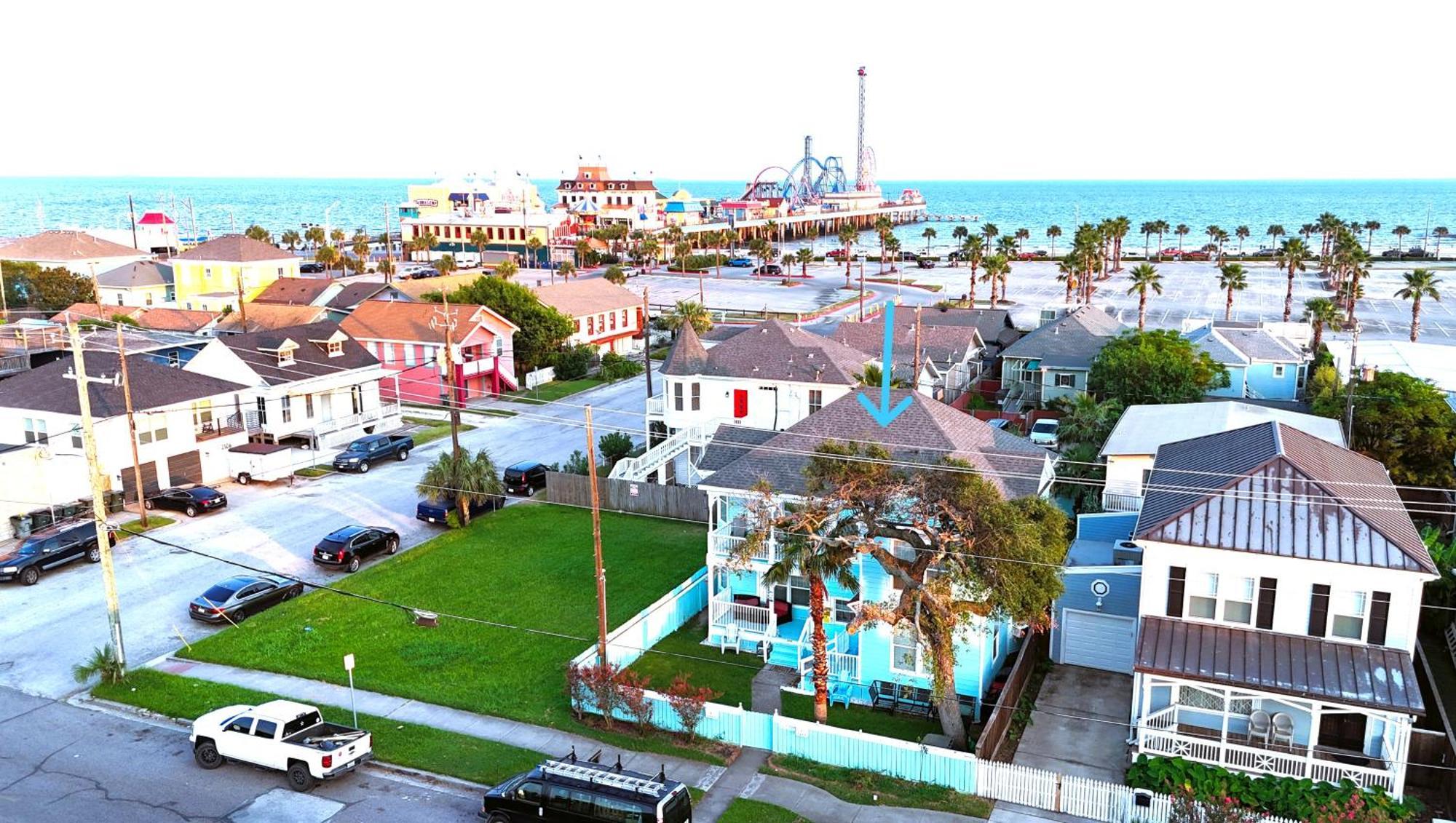 Casaazul: Beachfront Couples Retreat Near Pleasure Pier Galveston Exterior photo
